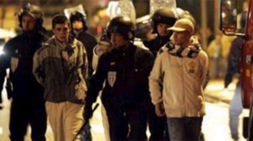 Paris'te saldırıya uğrayan bir kişi &ouml;ld&uuml;