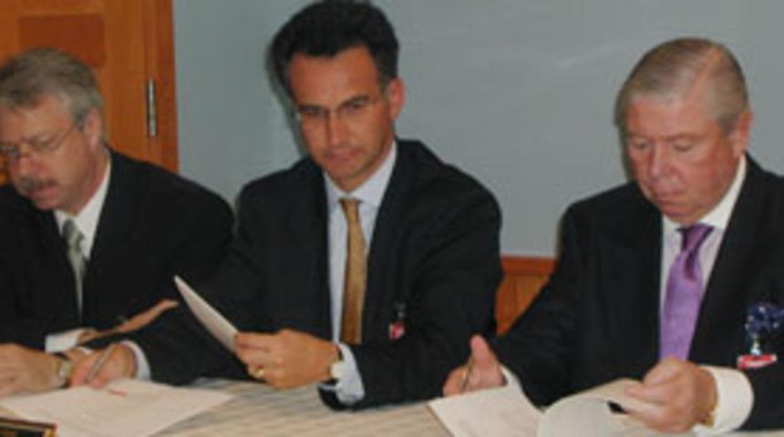 Ar&ccedil;elik'e 160 milyon euroluk kredi