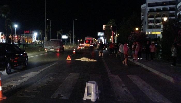 Manavgat’ta feci kaza! Tur midibüsü yaya geçidindeki turistlerin arasına daldı: 2 ölü