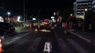 Manavgat'ta feci kaza! Tur midibüsü yaya geçidindeki turistlerin arasına daldı: 2 ölü