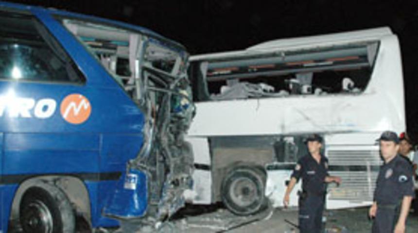 Pendik'te zincirleme kaza: 1 &ouml;l&uuml;, 40 yaralı