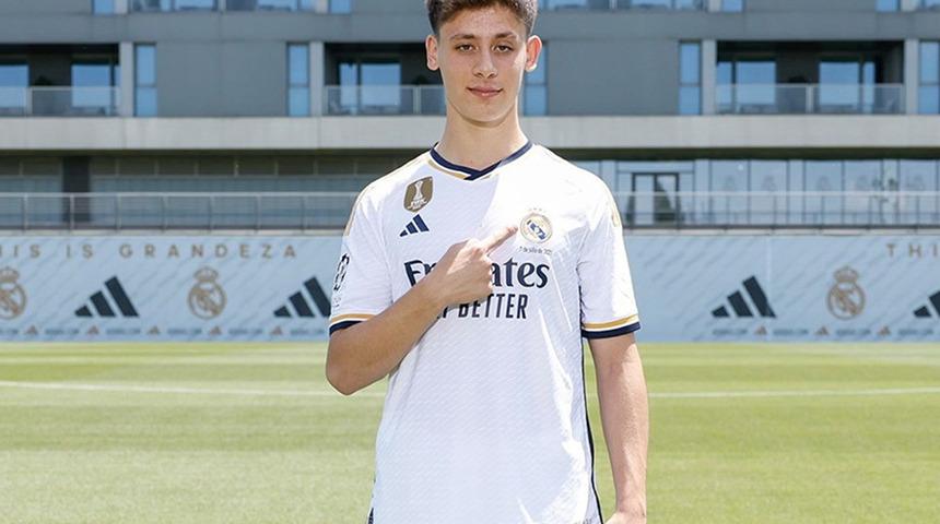 Arda Güler büyülemeye devam ediyor! Çıktığı ilk antrenmanda yaptıklarıyla gündeme geldi...