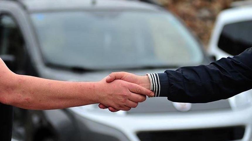 Akıllara durgunluk veren yöntem noterde ortaya çıktı! Birine 'kuzenim' diğerine 'kayınbiraderim' demiş... Hesabındaki 300 bin TL'yi böyle açıkladı