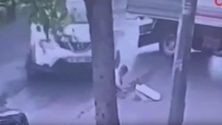 Çocuğun üzerinden aracıyla geçti! İstanbul'daki kahreden kaza kamerada, görenler inanamadı