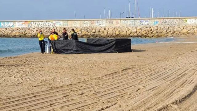 Oyuncak bebek zannetmişti! 3 yaşındaki çocuğun başı olmayan cansız bedenini sahilde buldu