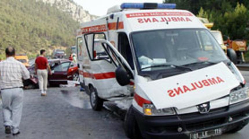 Mersin'de kaza: 2 &ouml;l&uuml;