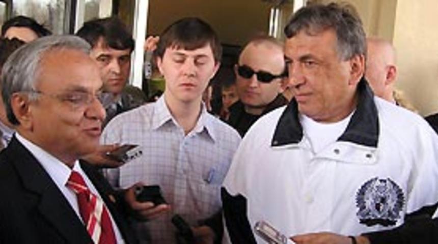 Bakan Ko&ccedil;'u Rus takımı karşıladı