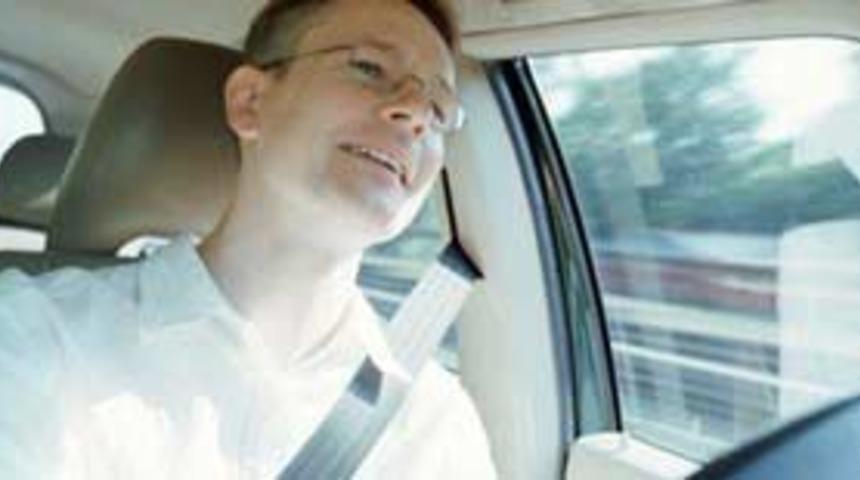 Emniyet kemerini takmadan &ccedil;alışmıyor