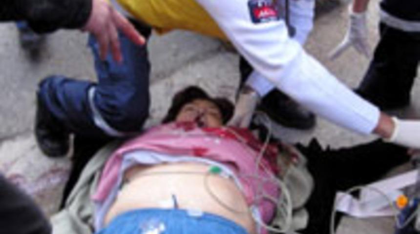 Sokak ortasında bı&ccedil;aklanan kadın &ouml;ld&uuml;