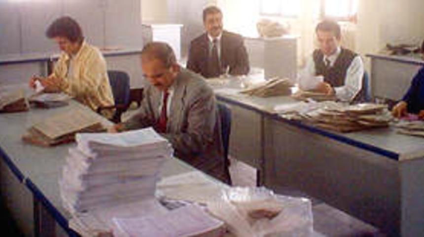 Memurdan y&uuml;zde 15 vergi