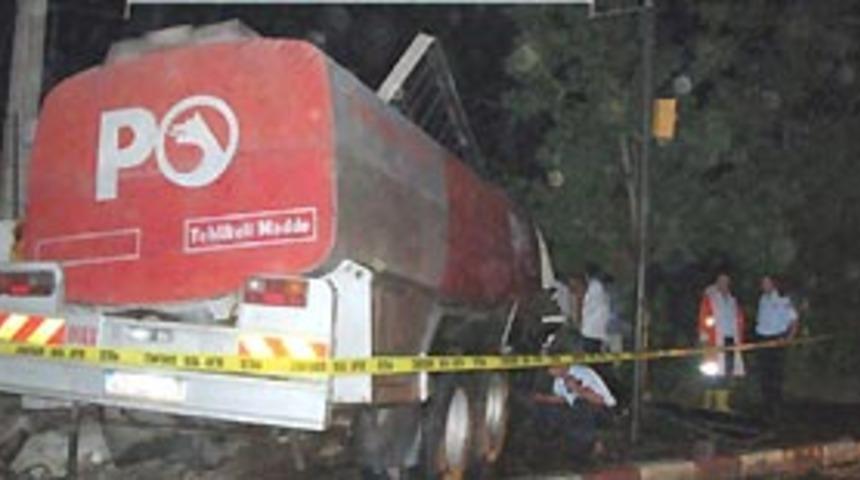 Tanker faciasının eşiğinden d&ouml;n&uuml;ld&uuml;