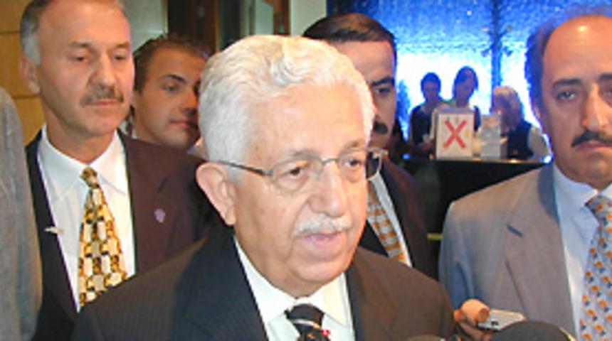 Kutan'dan h&uuml;k&uuml;mete eleştiri