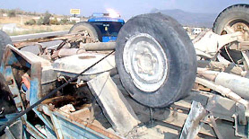 Bah&ccedil;elievler'de trafik kazası: 1 &ouml;l&uuml;