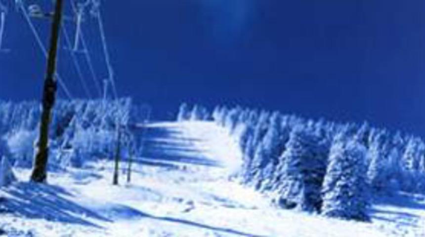 Erzurum'a mevsimin ilk karı yağdı