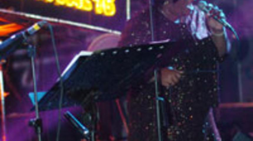 Blues r&uuml;zgarı Trabzon'da esti