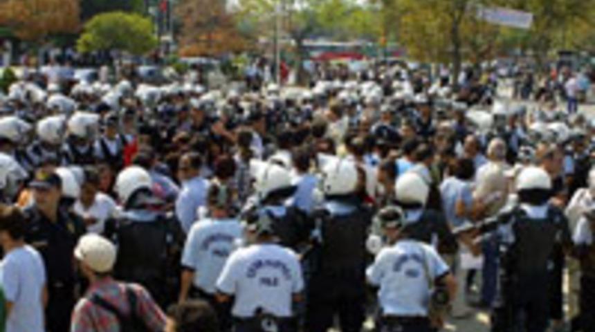 Kadık&ouml;y'de 54 g&ouml;zaltı