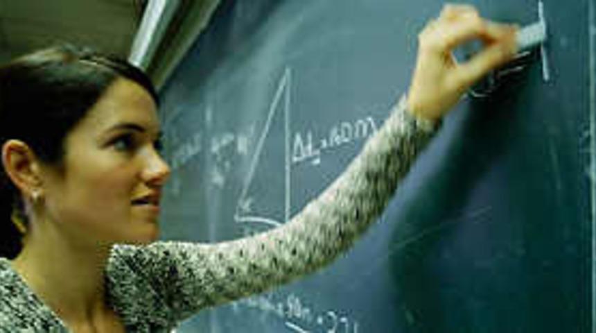 Eğitimcilerin yüzde 39'u ek iş yapıyor