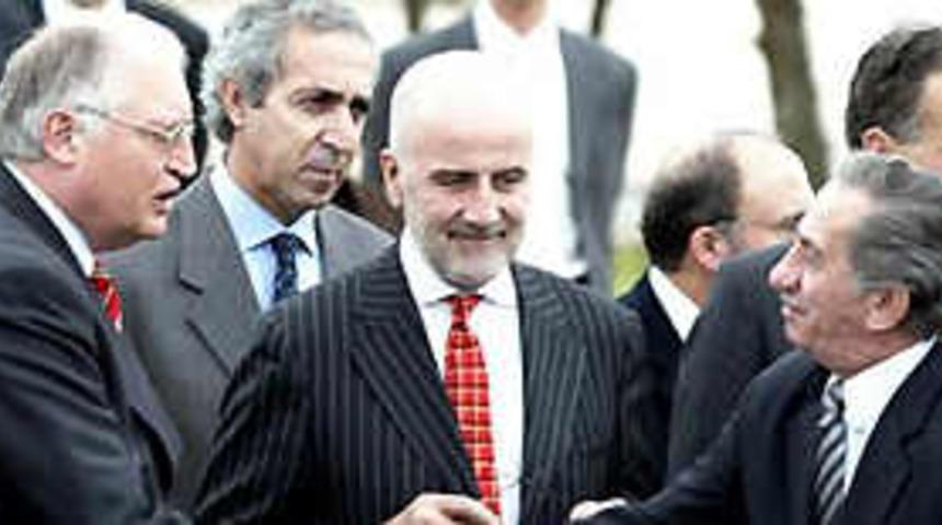 Papadopoulos, BM'ye temsilci g&ouml;nderecek  