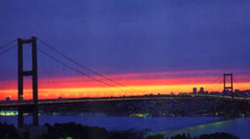 Pazar g&uuml;n&uuml; k&ouml;pr&uuml;n&uuml;n bir kısmı kapalı