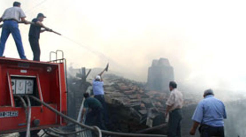 3 &ccedil;ocuk yanarak hayatını kaybetti