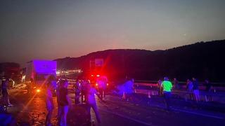 Çanakkale Küçükkuyu'da kamyon dehşeti! Freni patladı önündeki araçlara çarptı: Ölü ve yaralılar var