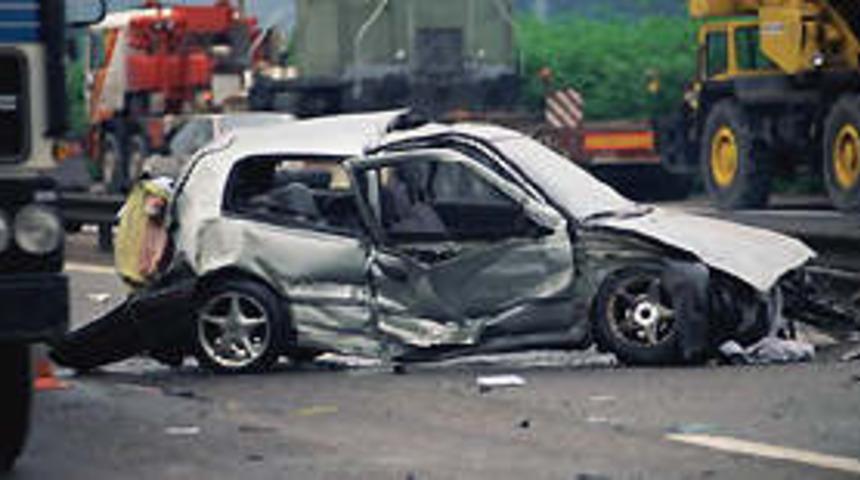 D&uuml;ğ&uuml;n konvoyunda kaza: 11 yaralı