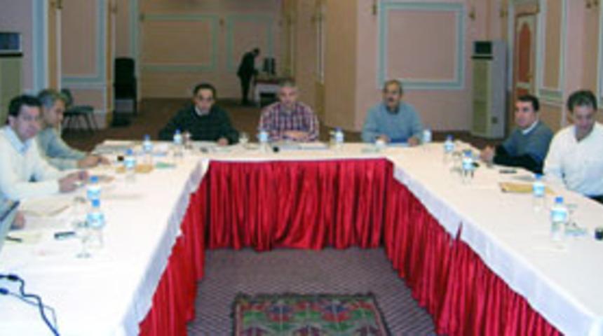 &Ouml;zerten'den hakemlere sert mesajlar