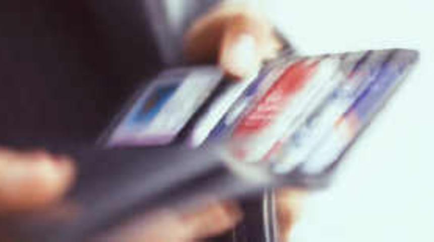 Kredi ve kredi kartı bor&ccedil;ları arttı