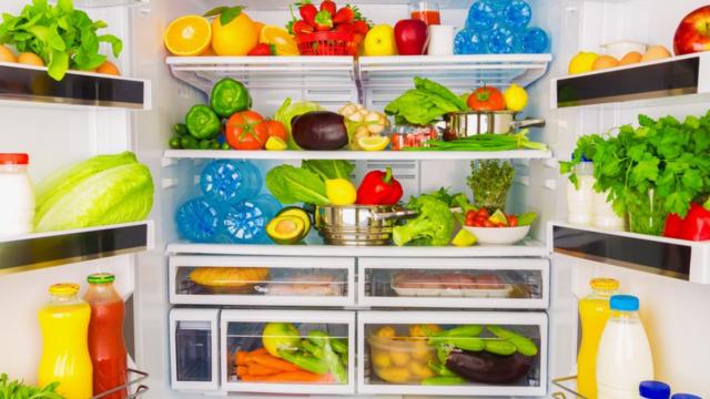 Fark etmeden zehirliyor: Bu 12 besini buzdolabına koymayın! Duyunca çok şaşıracaksınız