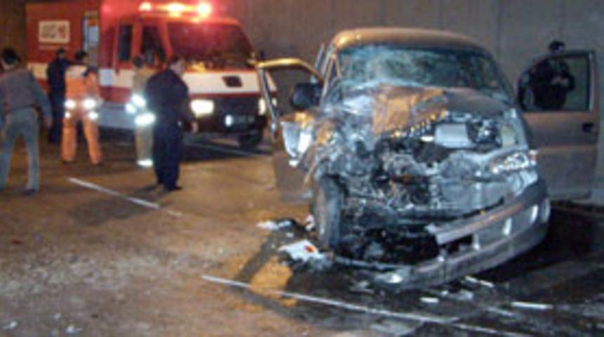 İzmir'de trafik kazı: 3 yaralı