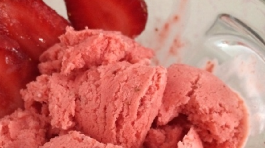 Serinleten lezzet: Evde dondurma nasıl yapılır, malzemeleri neler? Pratik çilekli dondurma tarifi