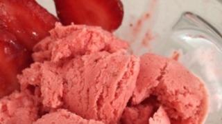 Serinleten lezzet: Evde dondurma nasıl yapılır, malzemeleri neler? Pratik çilekli dondurma tarifi