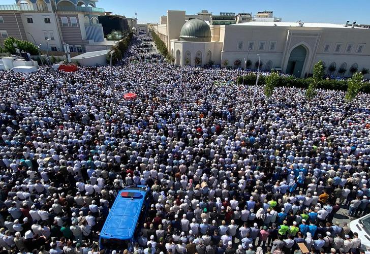 Menzil grubunun lideri Abdülbaki El Hüseyni son yolculuğuna uğurlandı! 250 bin kişi katıldı