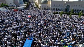 Menzil grubunun lideri Abdülbaki El Hüseyni son yolculuğuna uğurlandı! 250 bin kişi katıldı