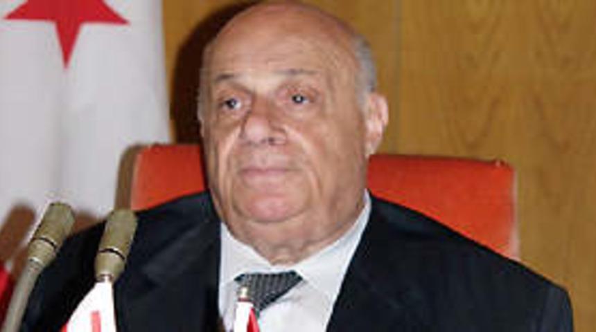 Denktaş: Kıbrıs'ta, bayrak dalgalanacaktır