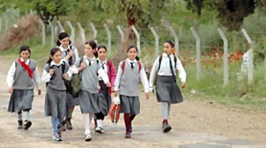 Kız &ouml;ğrencilere servis yasak