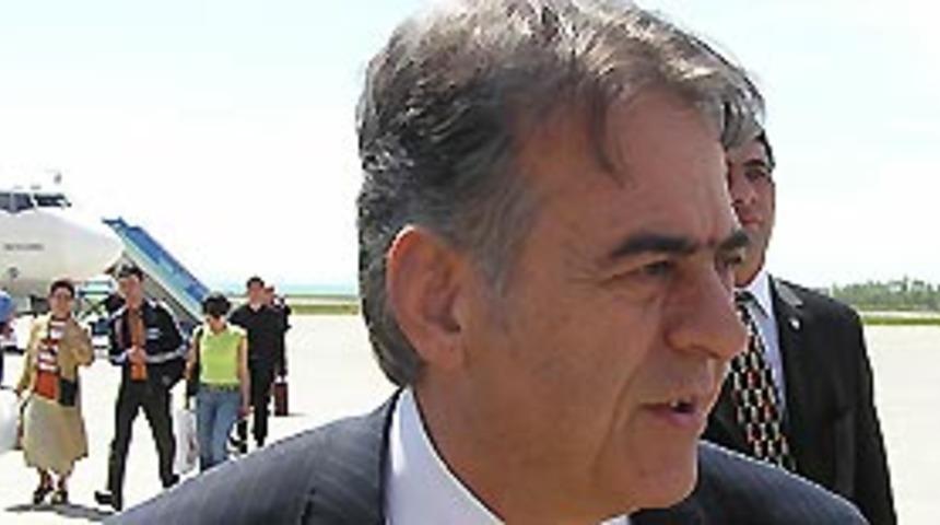 İktidar &uuml;niversitelerin &ouml;n&uuml;n&uuml; a&ccedil;sın