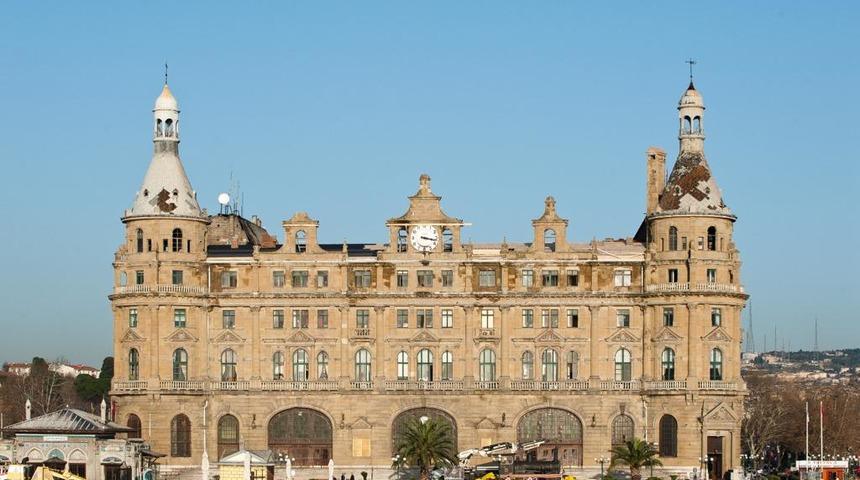 İstanbul'un simgelerinden Haydarpaşa Garı için tarih belli oldu! 2010 yılındaki yangında büyük hasar almıştı
