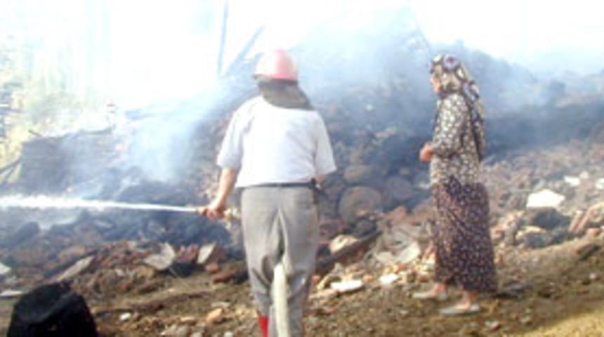 İskilip'te k&ouml;y yangını