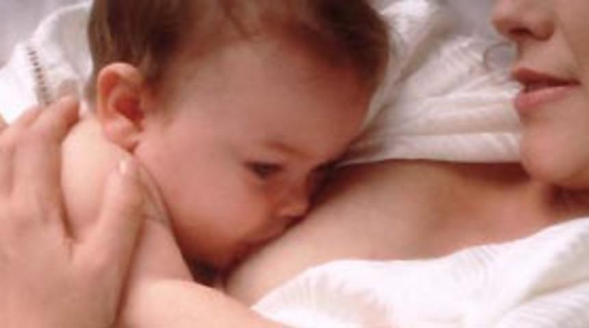 6 ay anne s&uuml;t&uuml;nden başka besin vermeyin