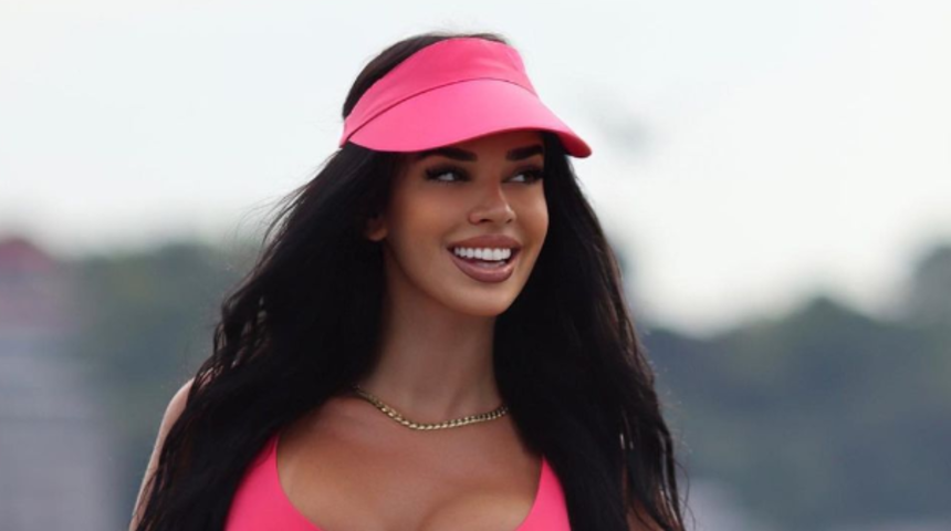 Sosyal medya fenomeni Ivana Knöll ne tatilinden vazgeçti ne de sporundan... Daha teri soğumadan paylaştı