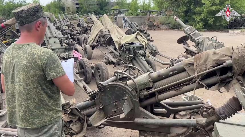 Dünya gündemine bomba gibi düşmüştü: Rusya Wagner'in orduya teslim olduğu anları paylaştı! Tanklar, topçu silahları ve zırhlı araçlar...