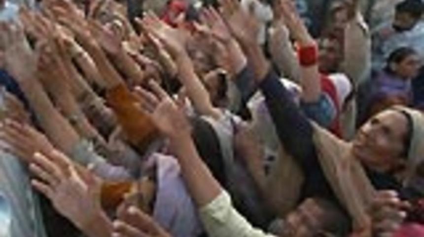 Depremzedelere &ccedil;adır yetmiyor