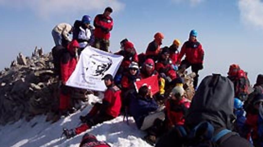 Zirve Dağcılık, Erciyes'te zirve yaptı