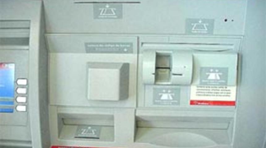 Bankamatikte bomba paniği