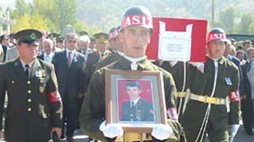 Şehit Uzman &Ccedil;avuş toprağa verildi