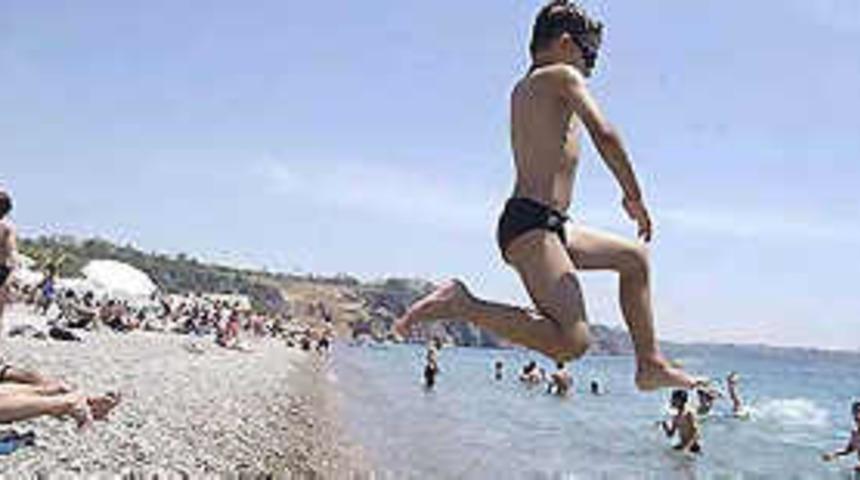 Havalar ısındı sahiller şenlendi