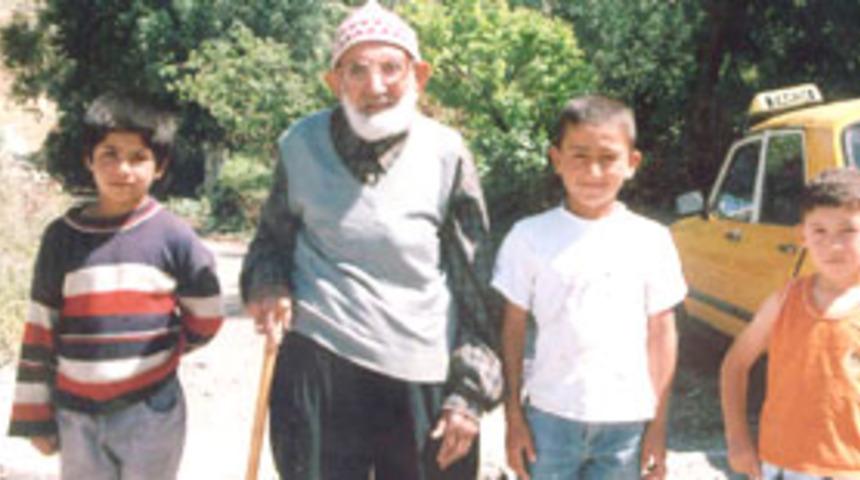 120 yaşındaki dede yıllara meydan okuyor