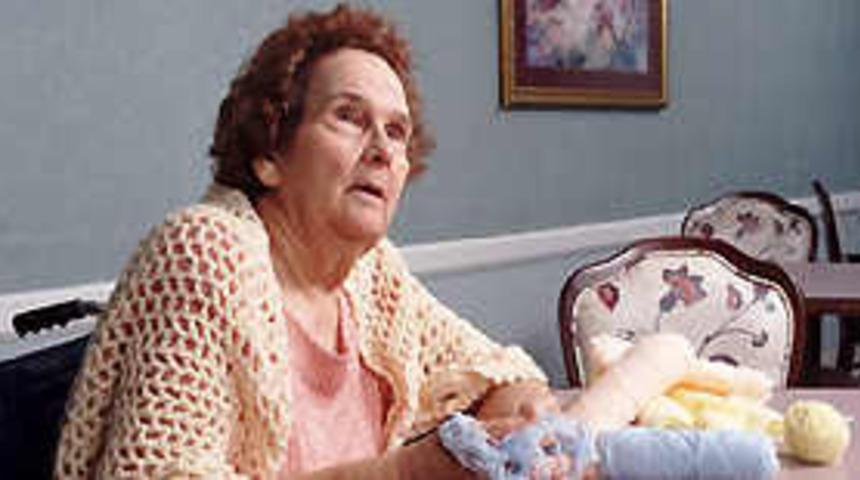 Alzheimer y&uuml;ksek eğitimlilerde daha hızlı ilerliyor 