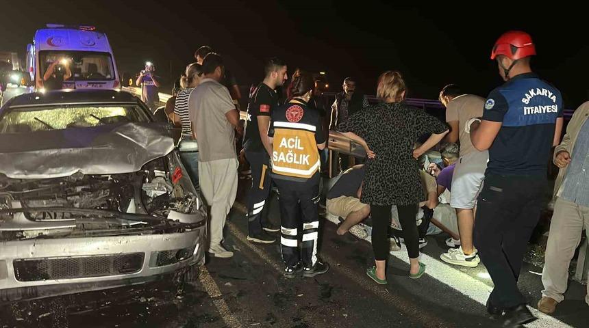 Düzce'de zincirleme trafik kazası! 6 araç birbirine girdi: 14 yaralı
